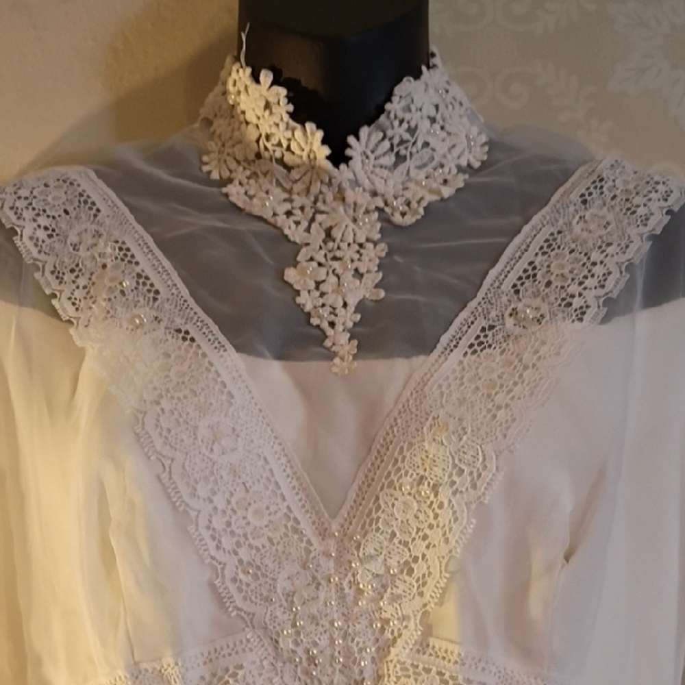 Handmade Elegant White Lace Vintage Wedding Dress. 3 Foot Long Train . - Picture 6 of 15